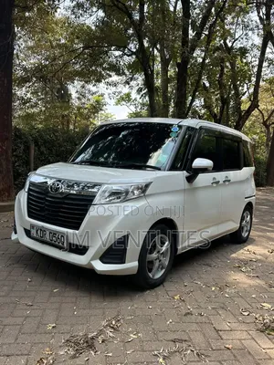 Toyota Roomy 2017 White
