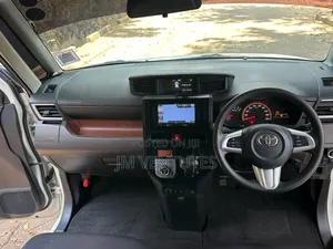 Toyota Roomy 2017 White