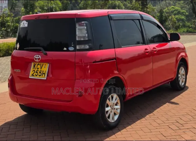 Toyota Sienta 2013 Red
