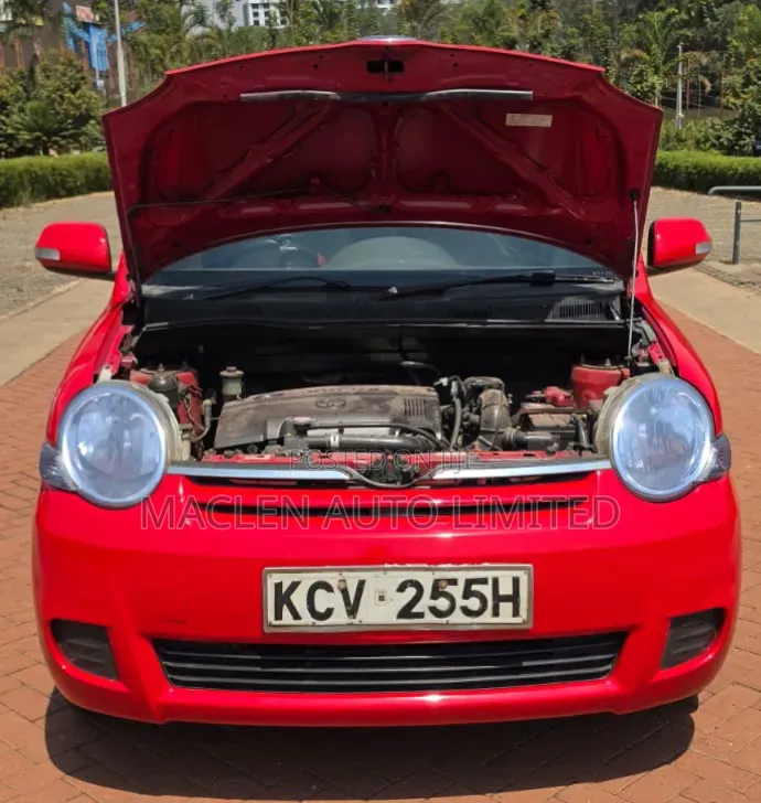 Toyota Sienta 2013 Red