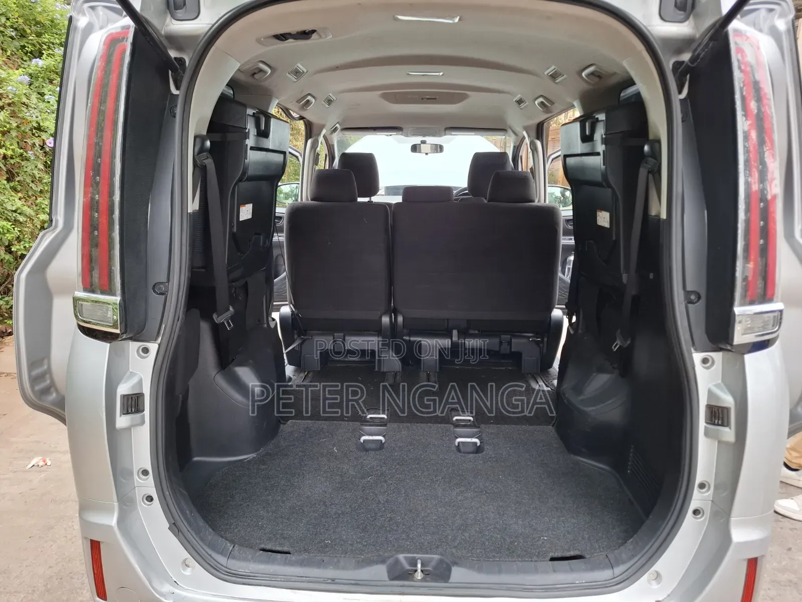 Toyota Noah 2.0 FWD (8 Seater) 2018 Silver