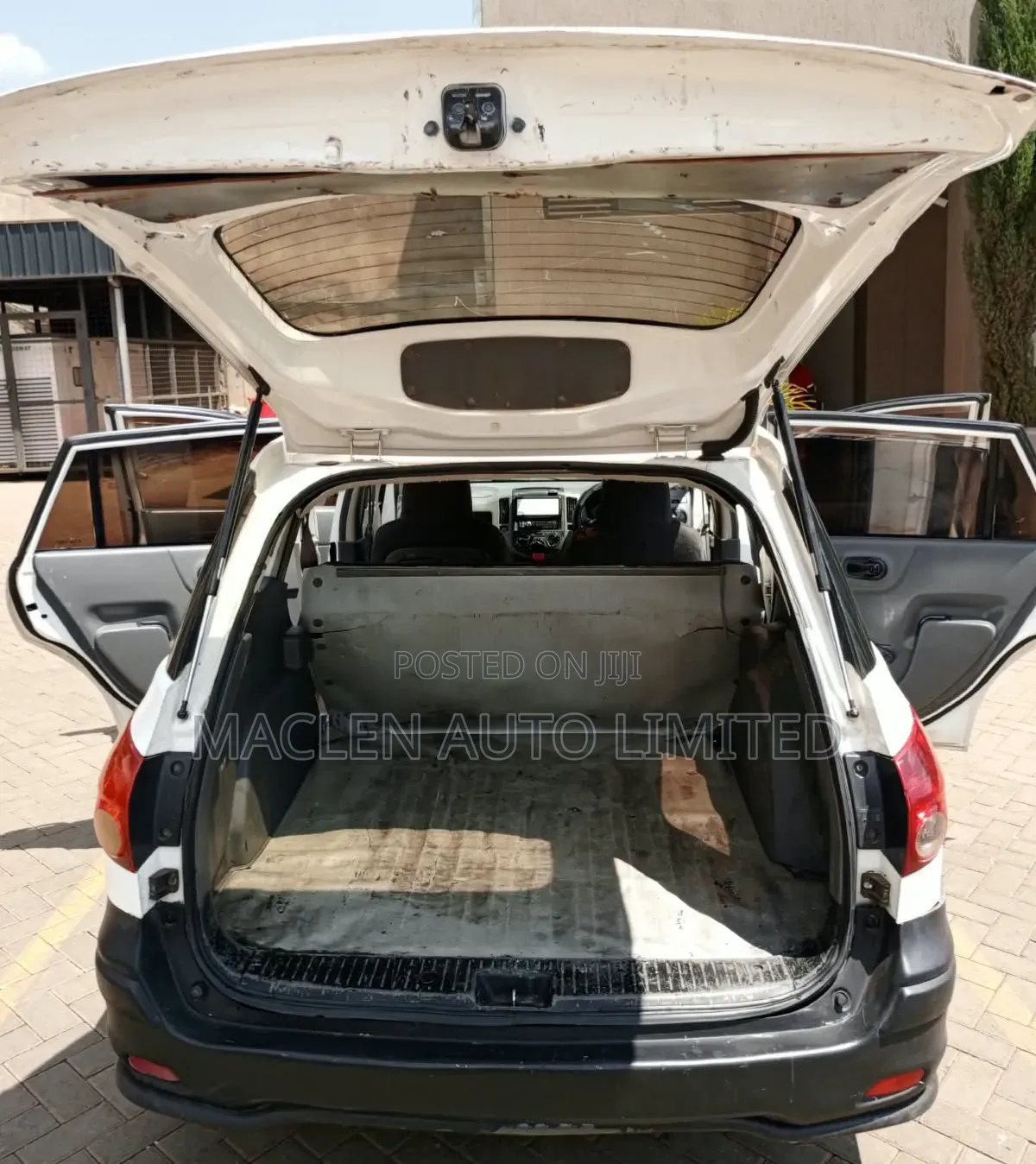 Nissan Advan 2010 White