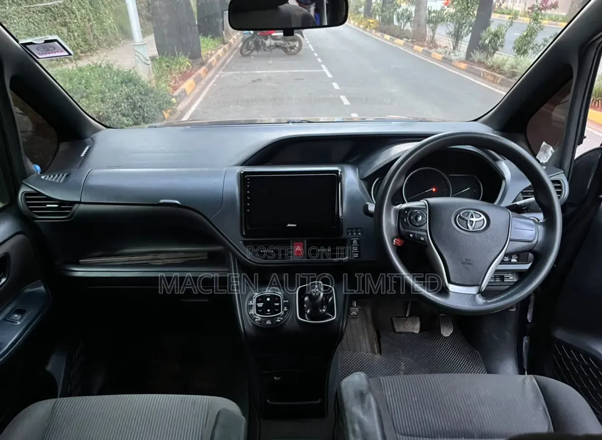 Toyota Voxy 2015 Purple