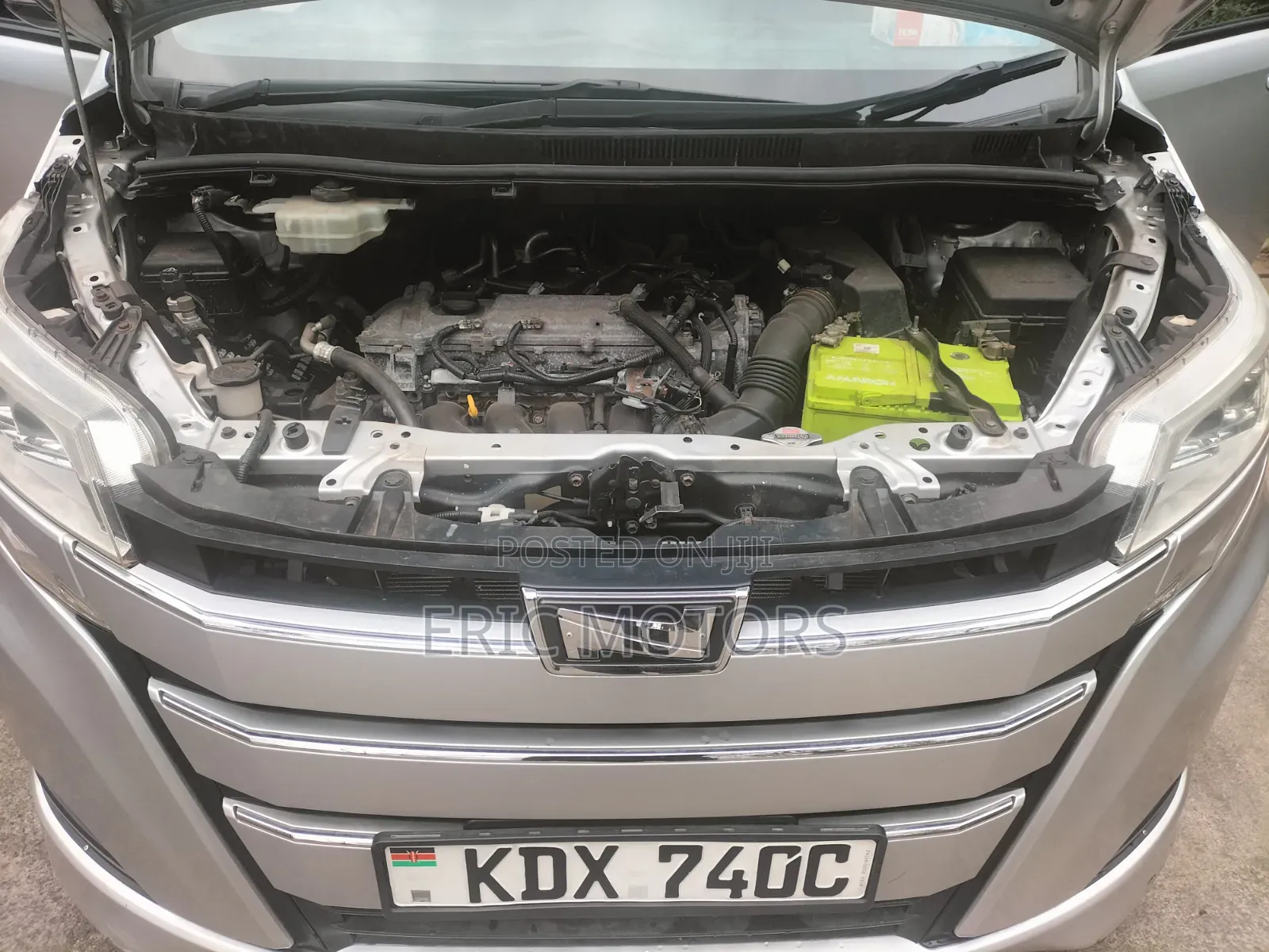 Toyota Noah 2018 Silver