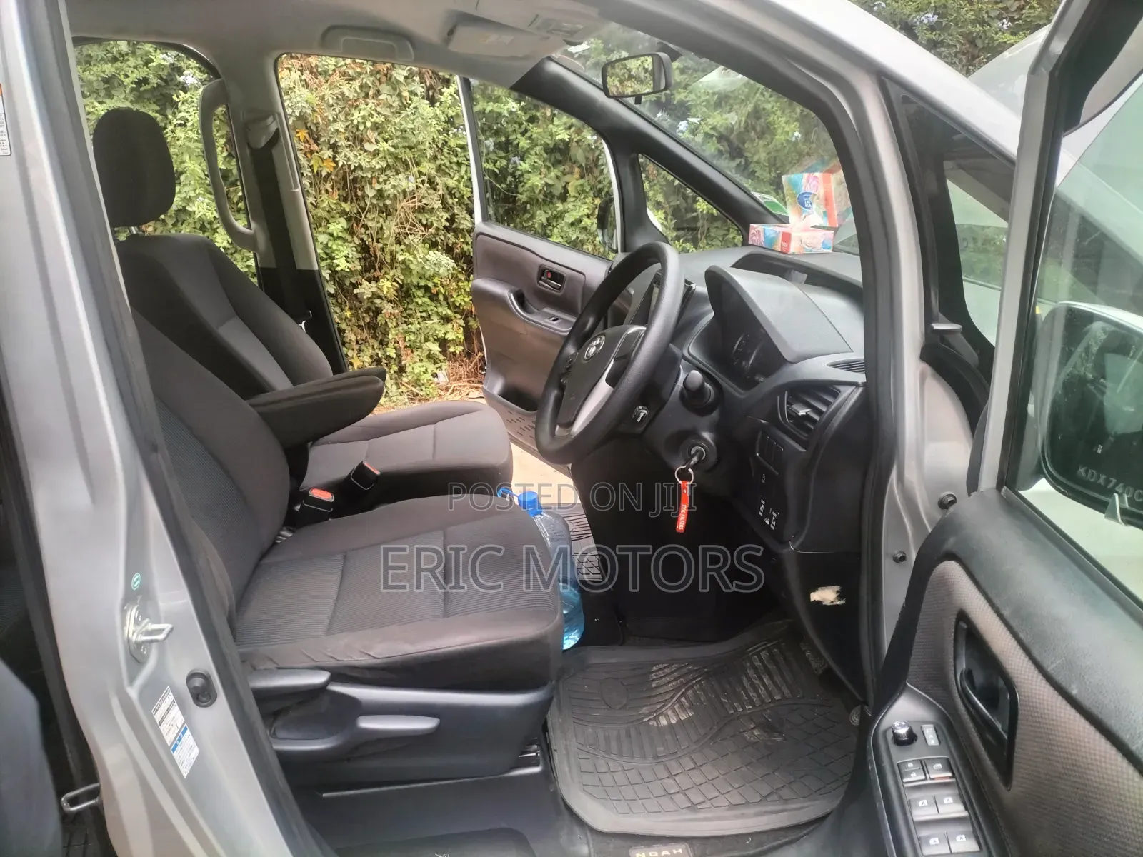 Toyota Noah 2018 Silver