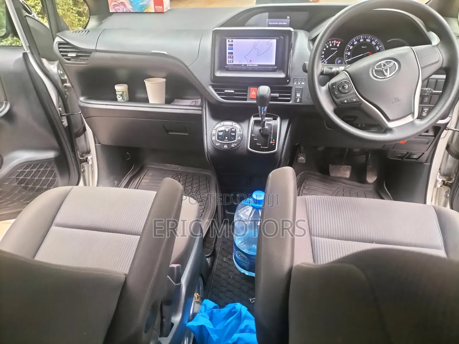 Toyota Noah 2018 Silver