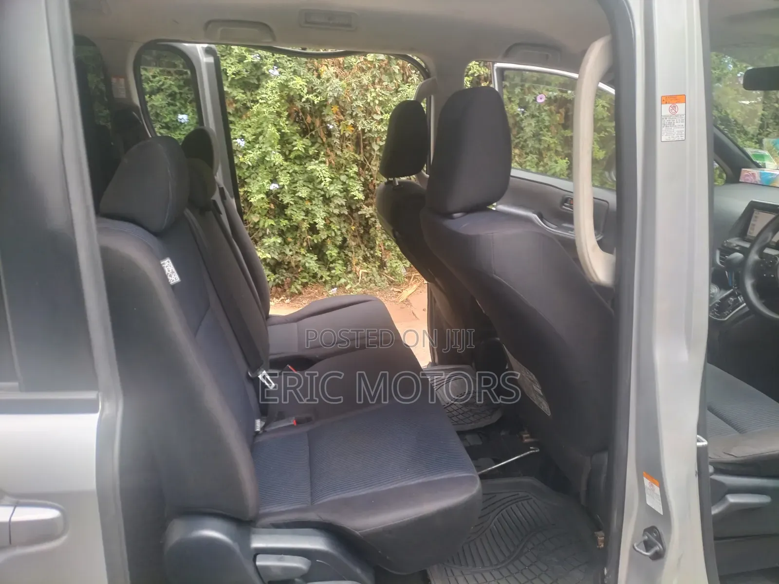 Toyota Noah 2018 Silver