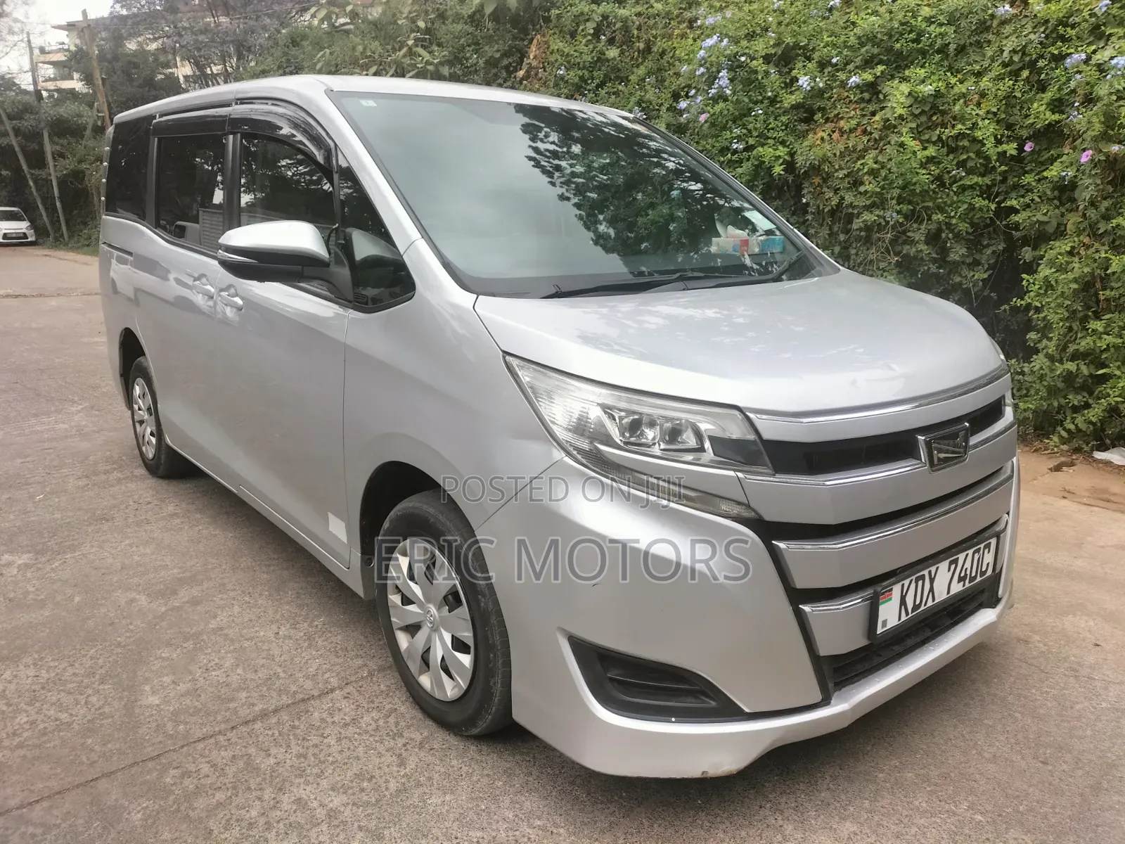 Toyota Noah 2018 Silver
