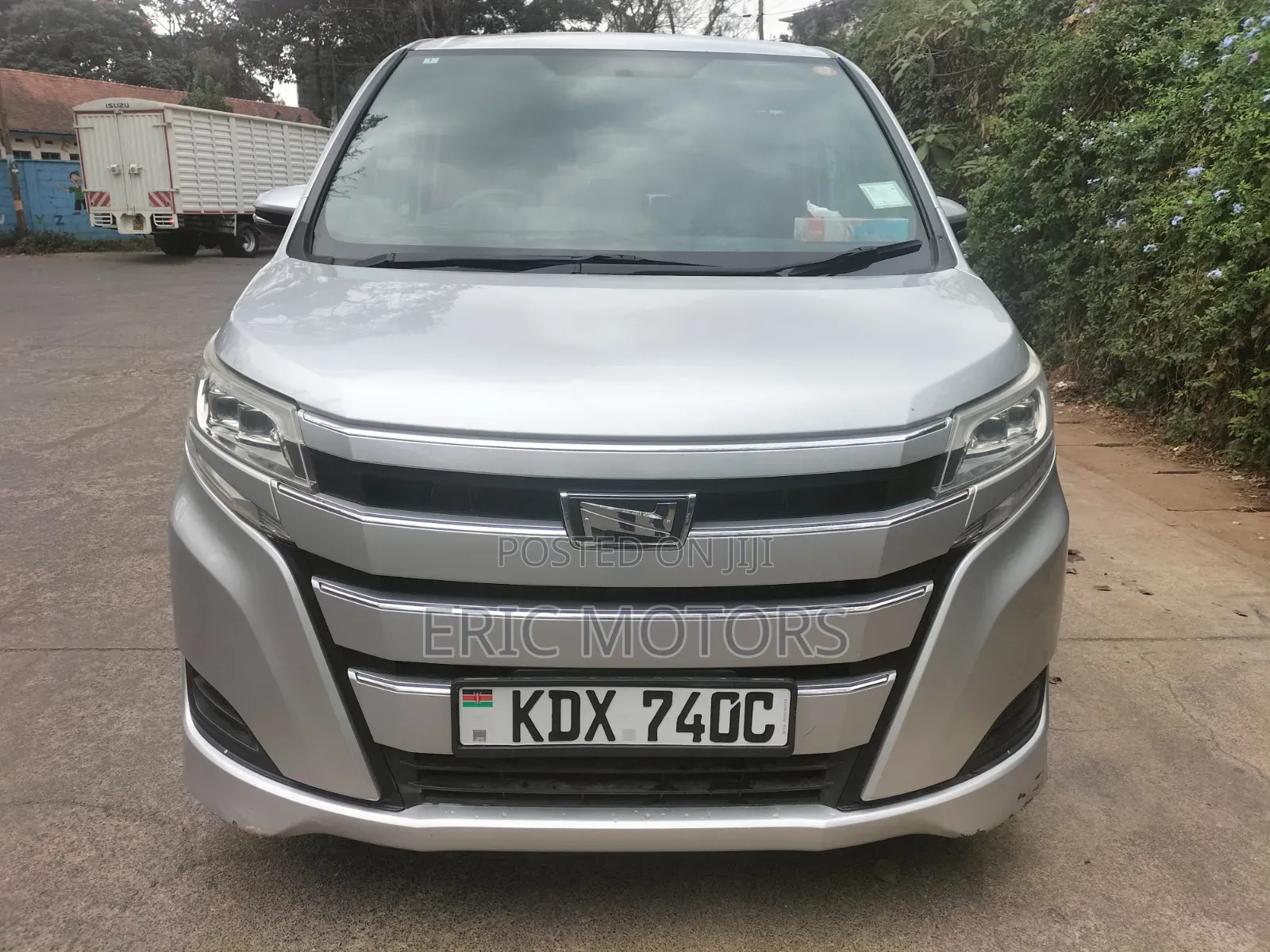 Toyota Noah 2018 Silver