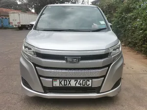 Toyota Noah 2018 Silver
