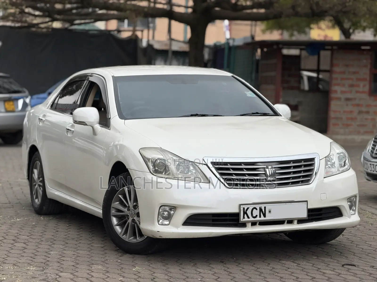 Toyota Crown 2010 White