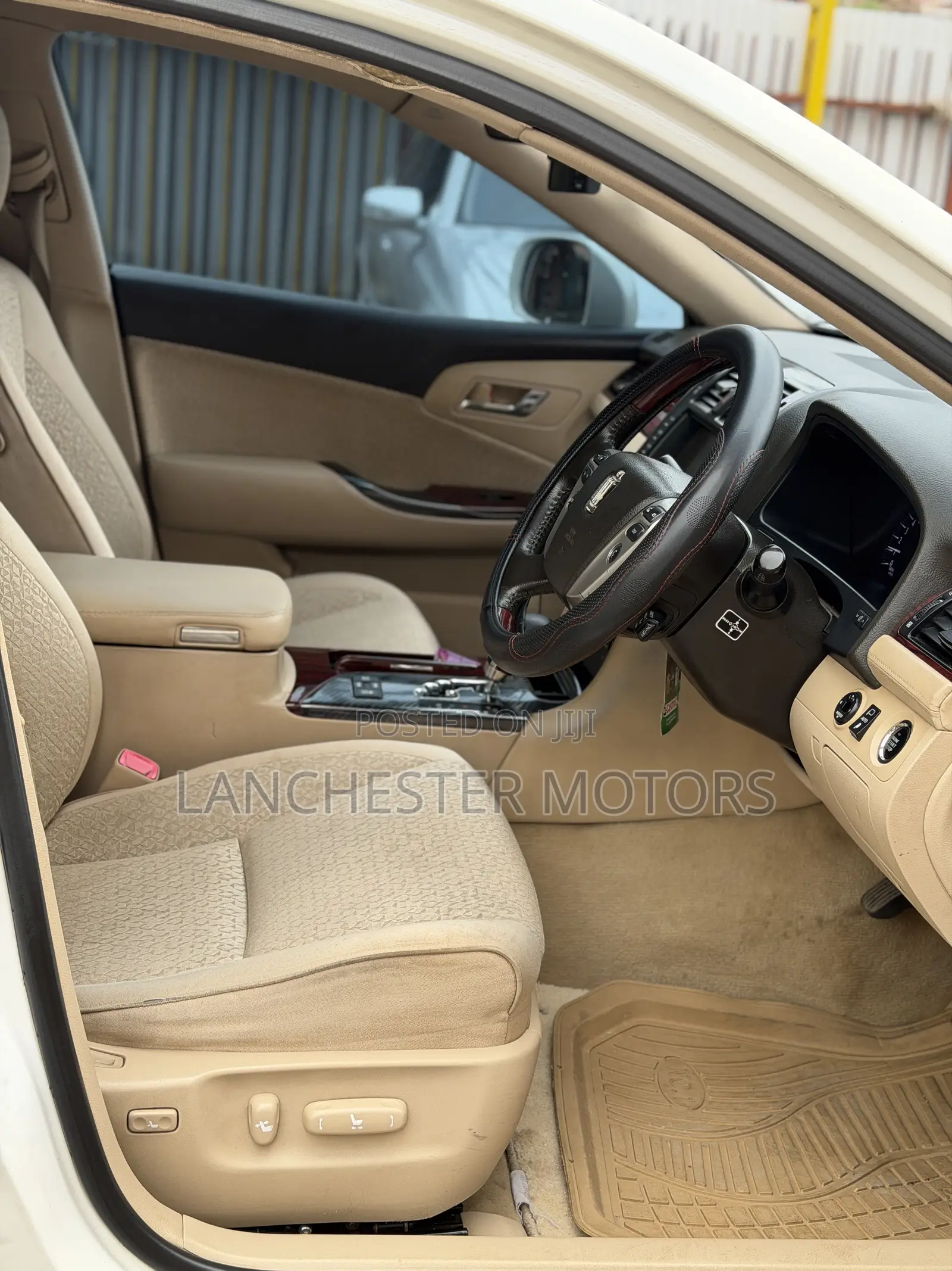 Toyota Crown 2010 White