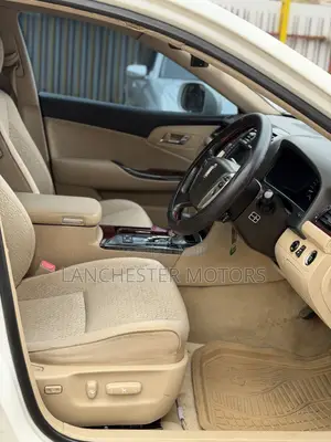 Toyota Crown 2010 White