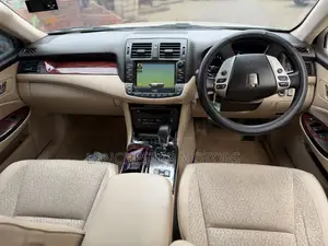 Toyota Crown 2010 White