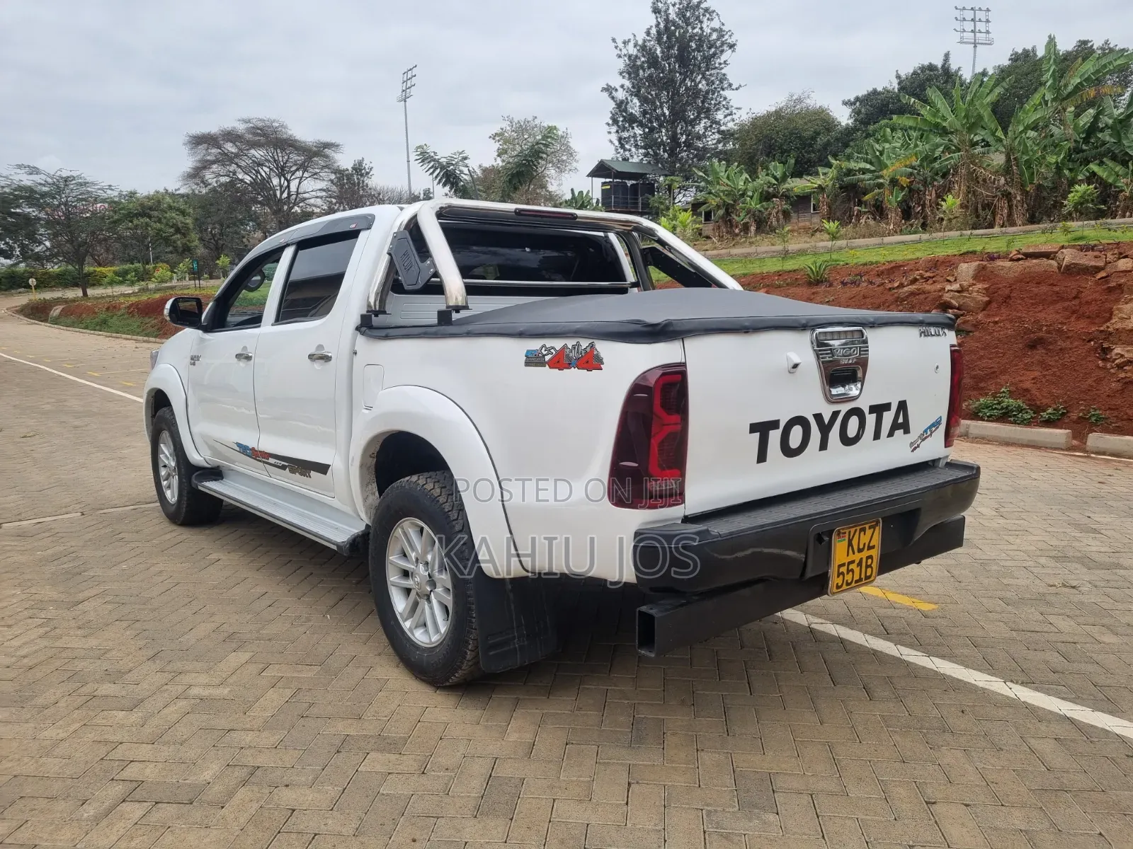 Toyota Hilux 2013 White