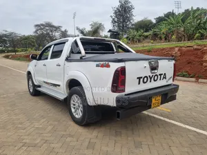 Toyota Hilux 2013 White