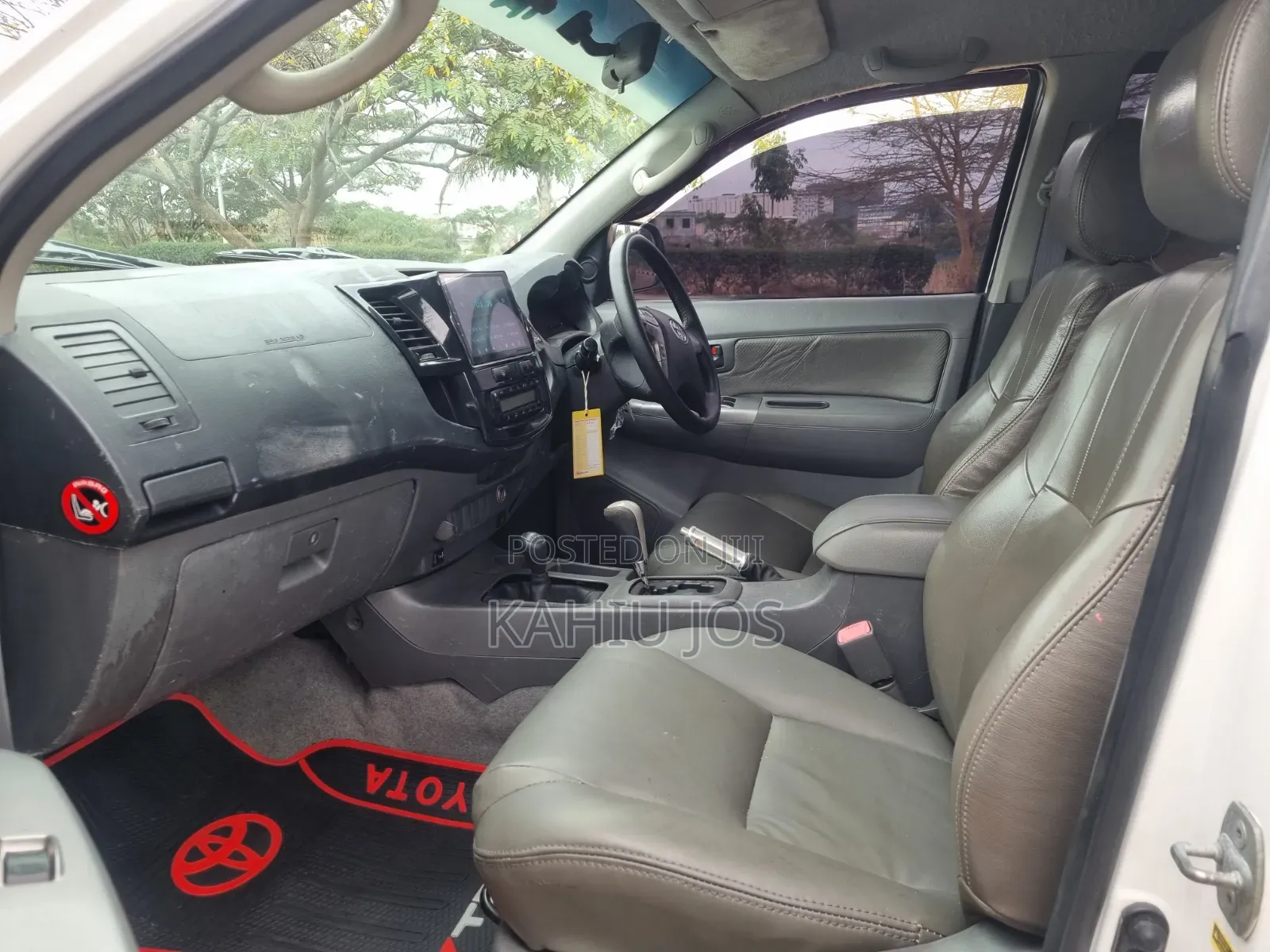 Toyota Hilux 2013 White
