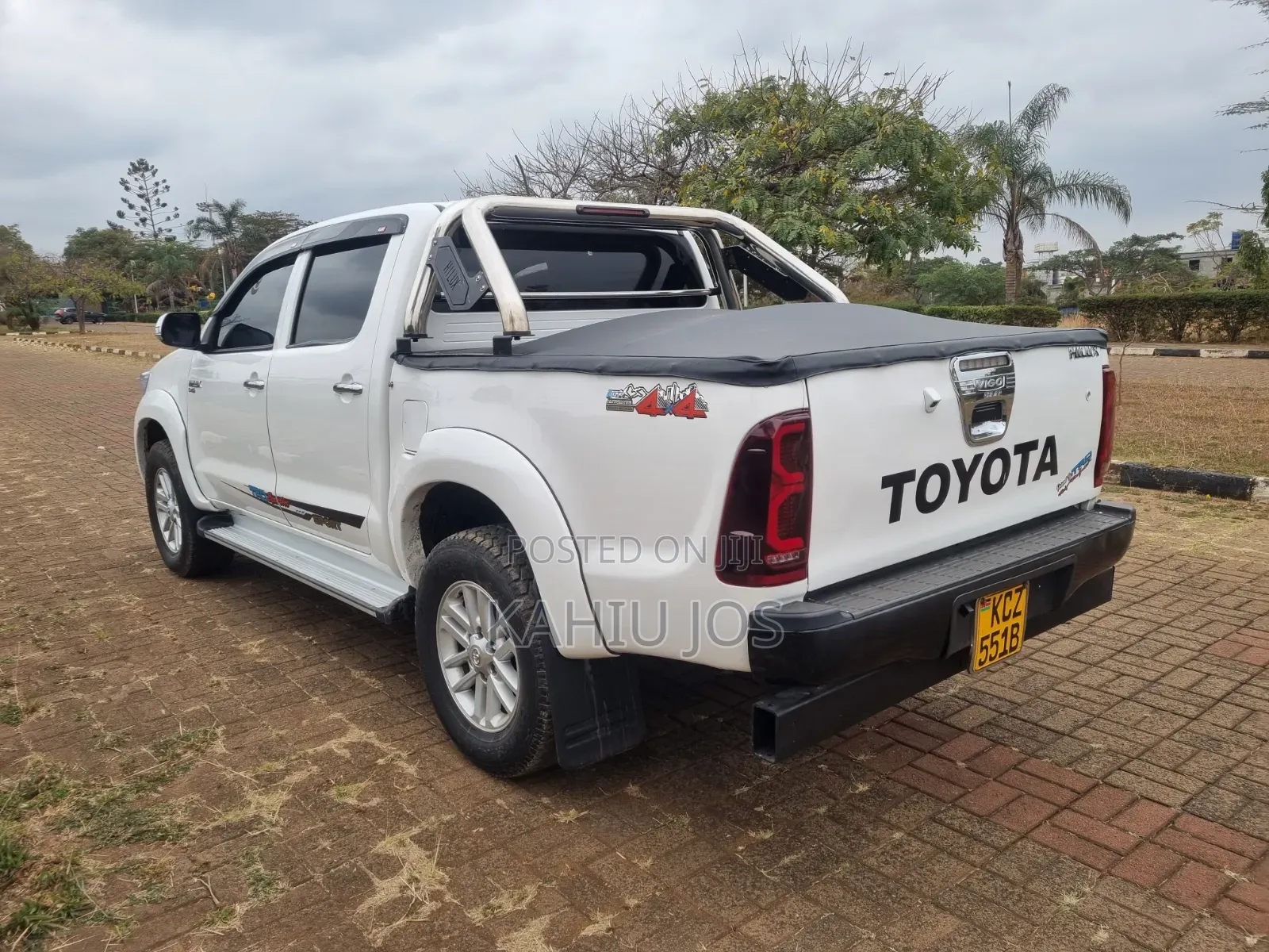 Toyota Hilux 2013 White