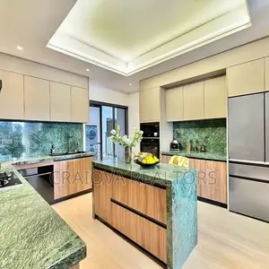5bdrm Apartment in Spring Valley for sale