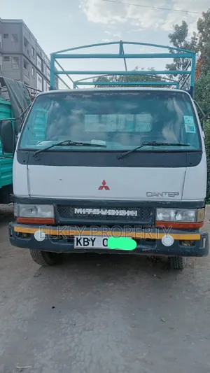 Mitsubishi Canter 2011 White