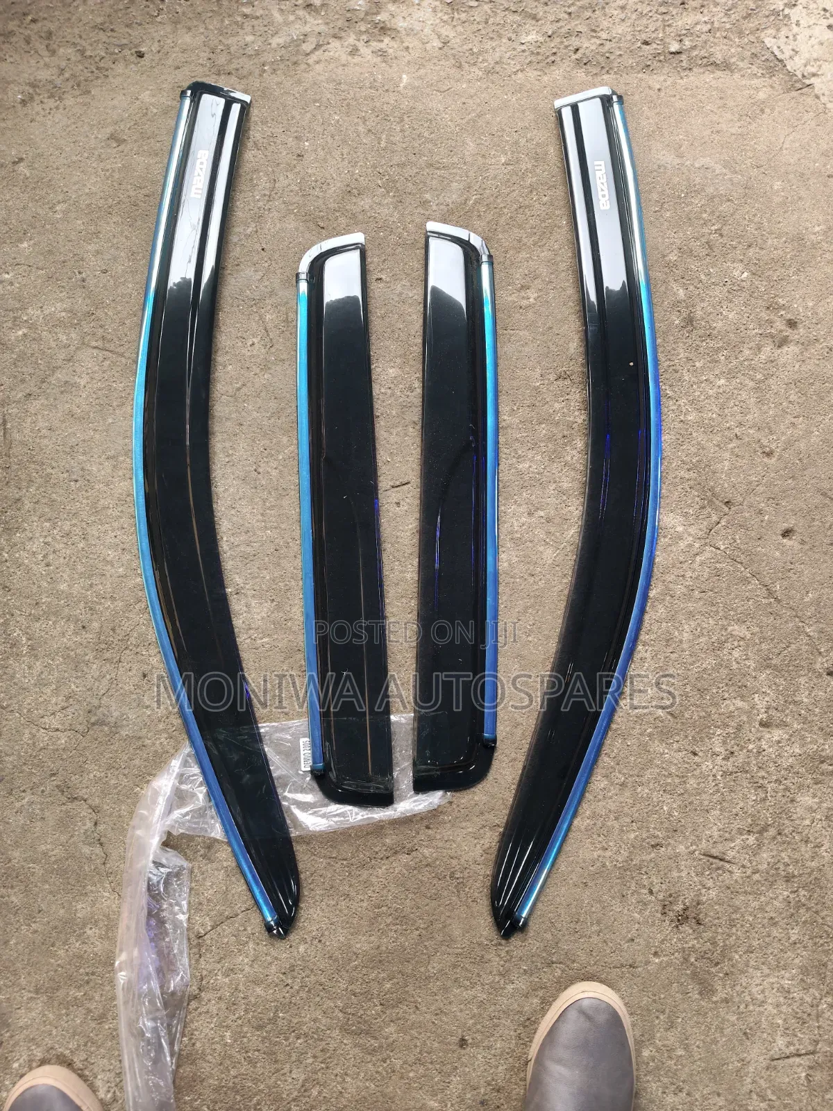 Windbreaker/Sunvisor Mazda Demio Old Model 2005