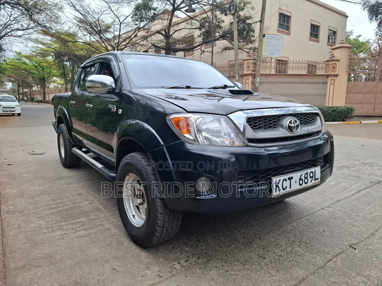 Toyota Hilux 2011 Black