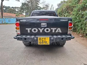 Toyota Hilux 2011 Black