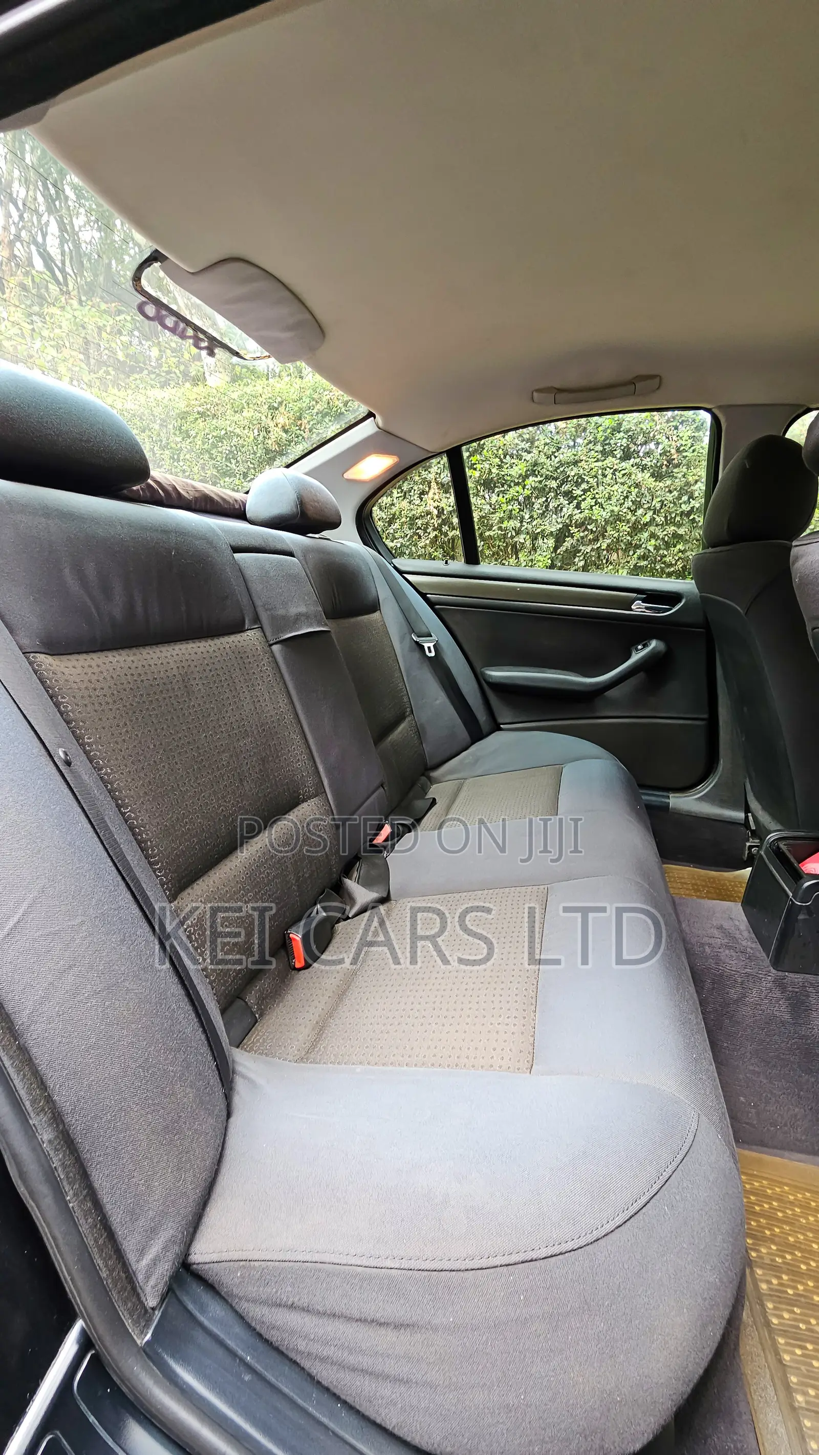 BMW 318i 2004 Black