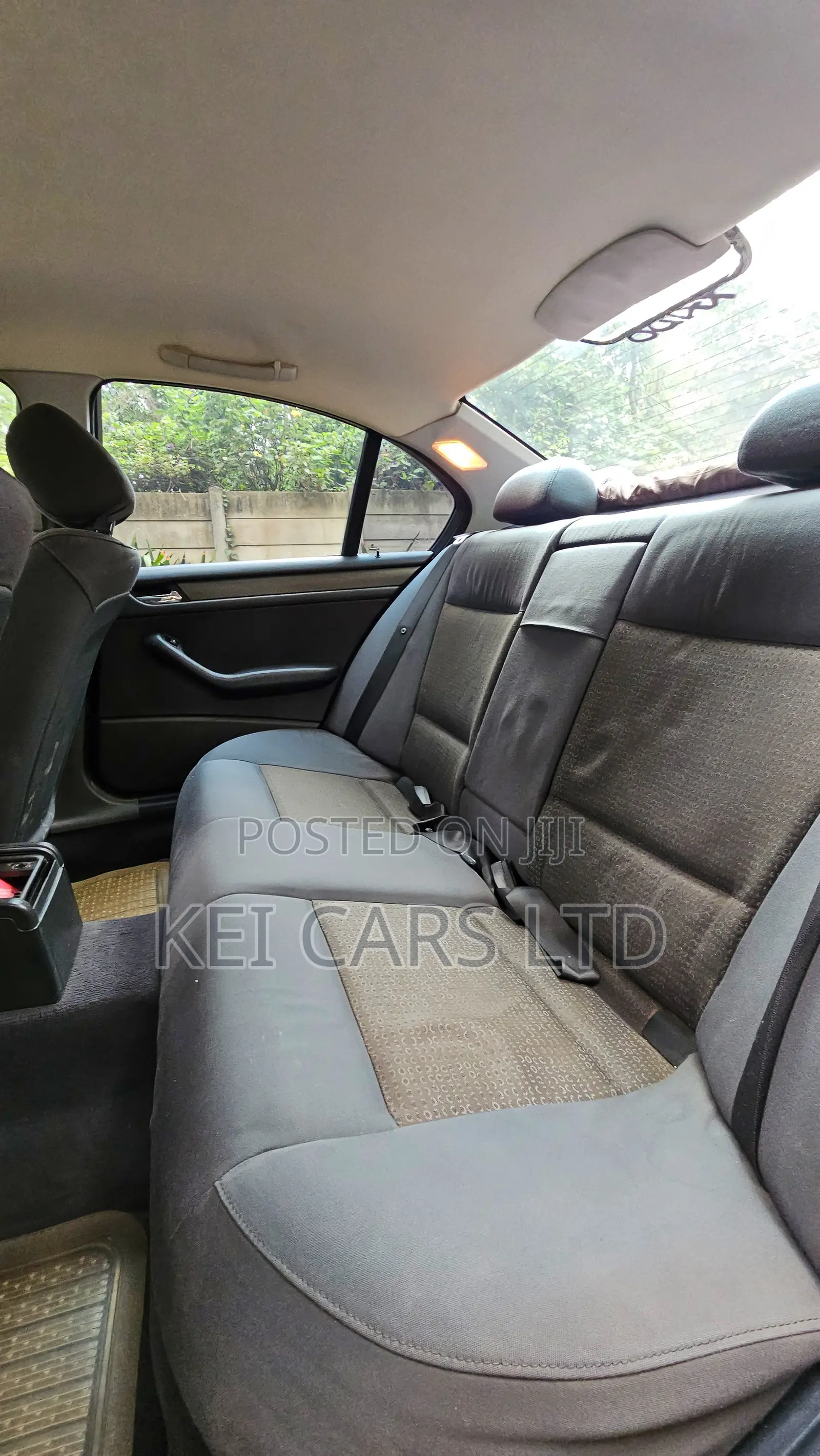 BMW 318i 2004 Black