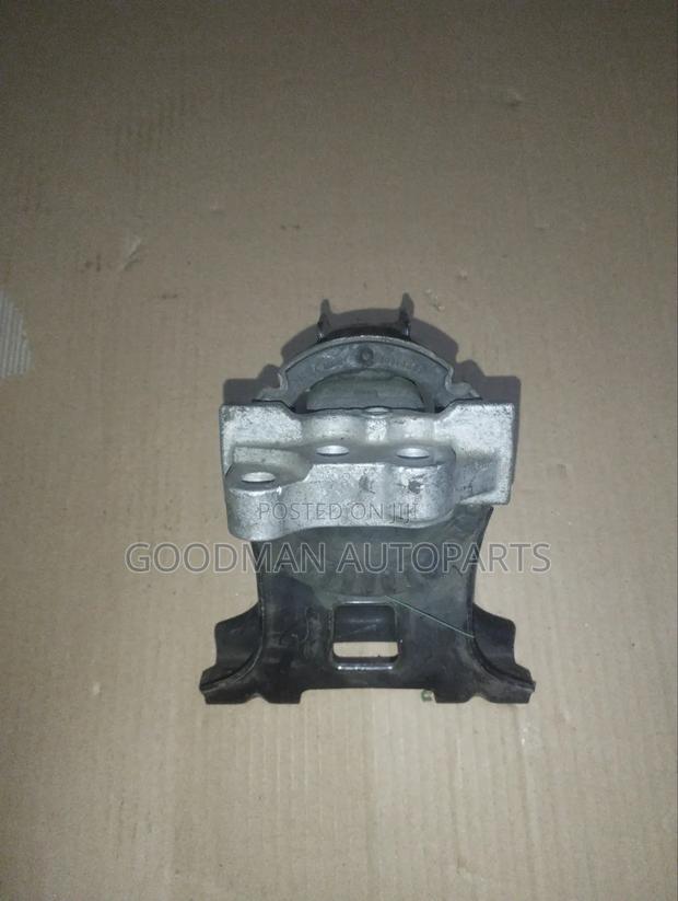 Nissan DayZ Engine Mounting