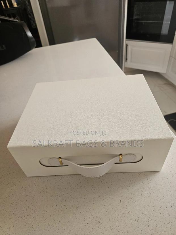 The Blanc VIP Hamper Box With Integrated Comfort Handle