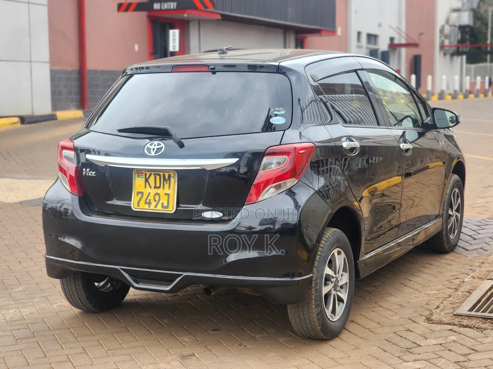 Toyota Vitz 1.3 AWD 5dr 2016 Black