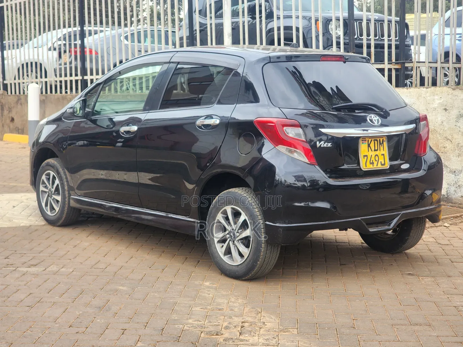 Toyota Vitz 1.3 AWD 5dr 2016 Black