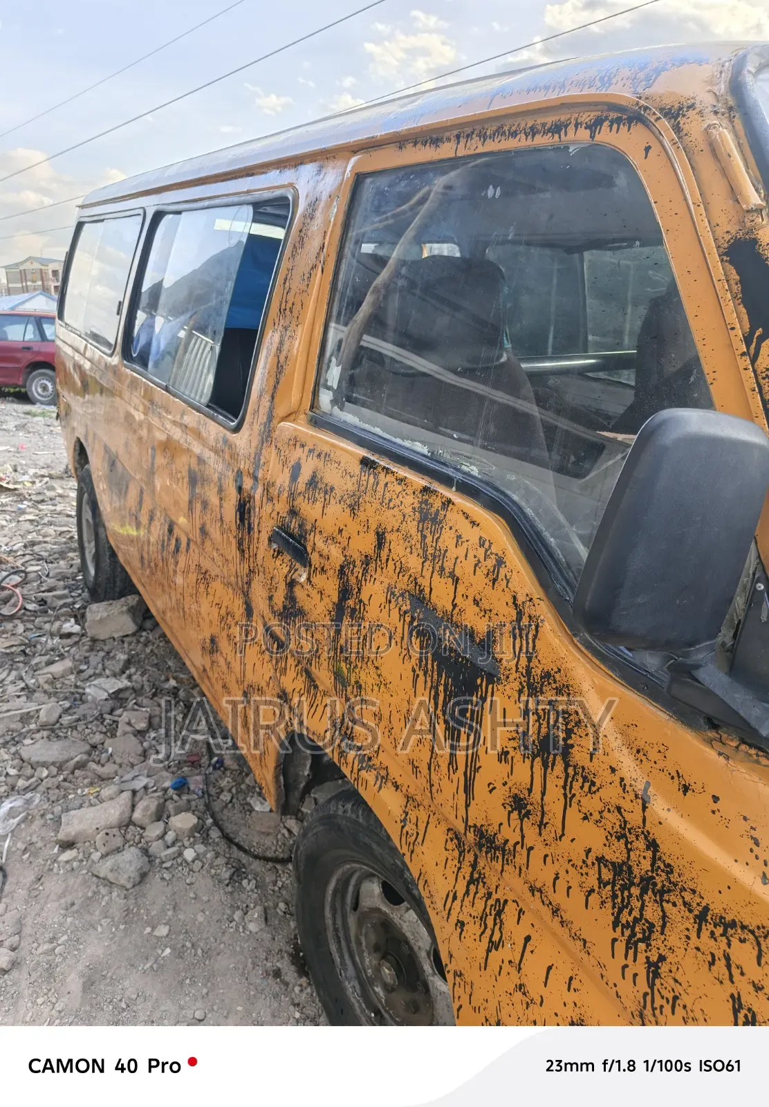 Nissan Caravan (Urvan) 2000 Yellow