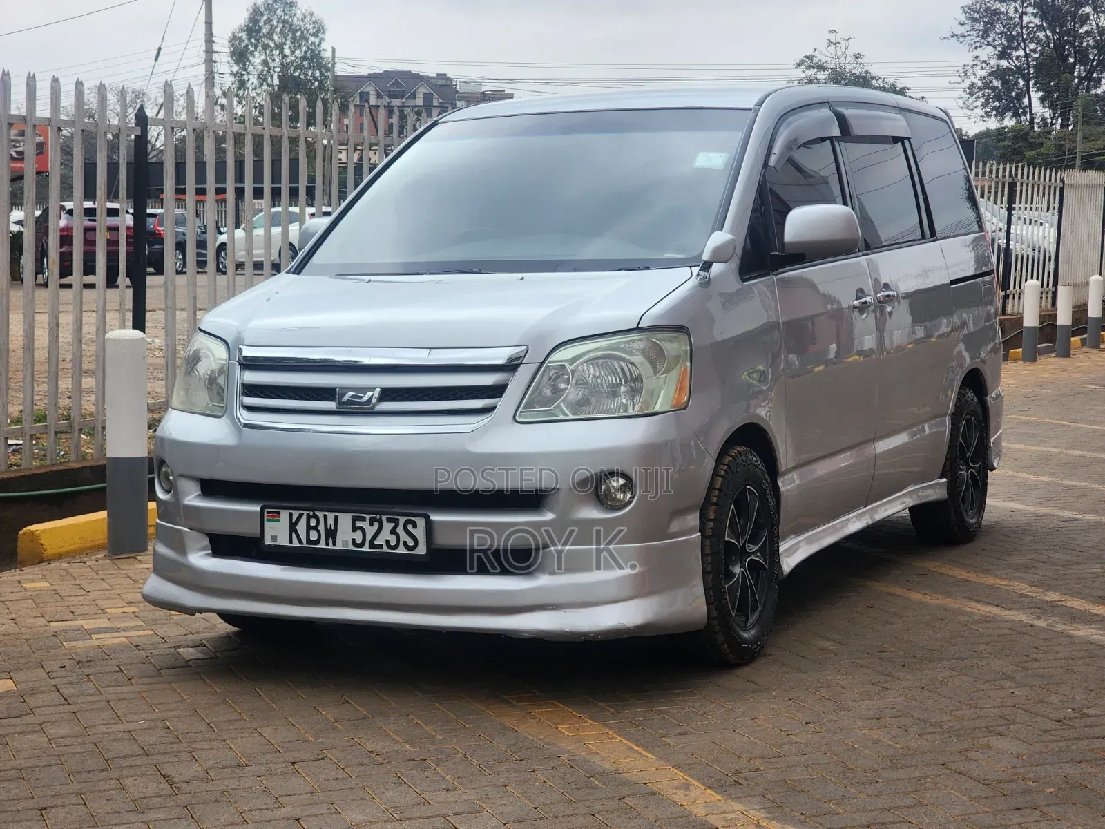 Toyota Noah 2.0 FWD (8 Seater) 2006 Silver