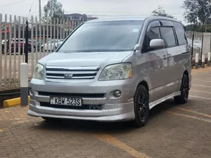 Toyota Noah 2.0 FWD (8 Seater) 2006 Silver