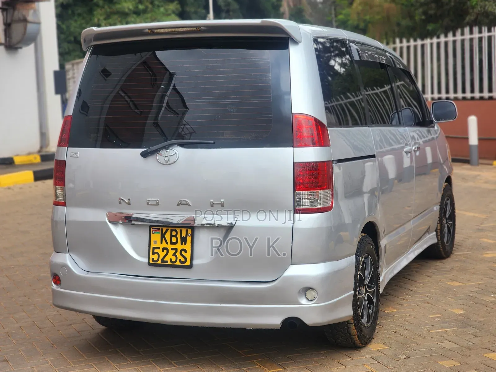 Toyota Noah 2.0 FWD (8 Seater) 2006 Silver