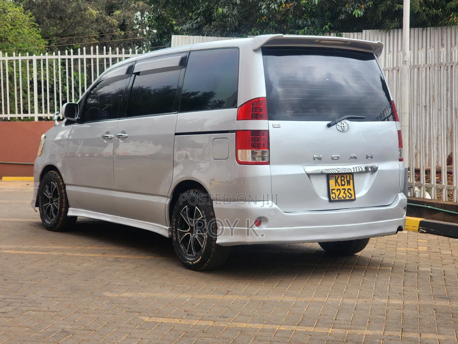 Toyota Noah 2.0 FWD (8 Seater) 2006 Silver