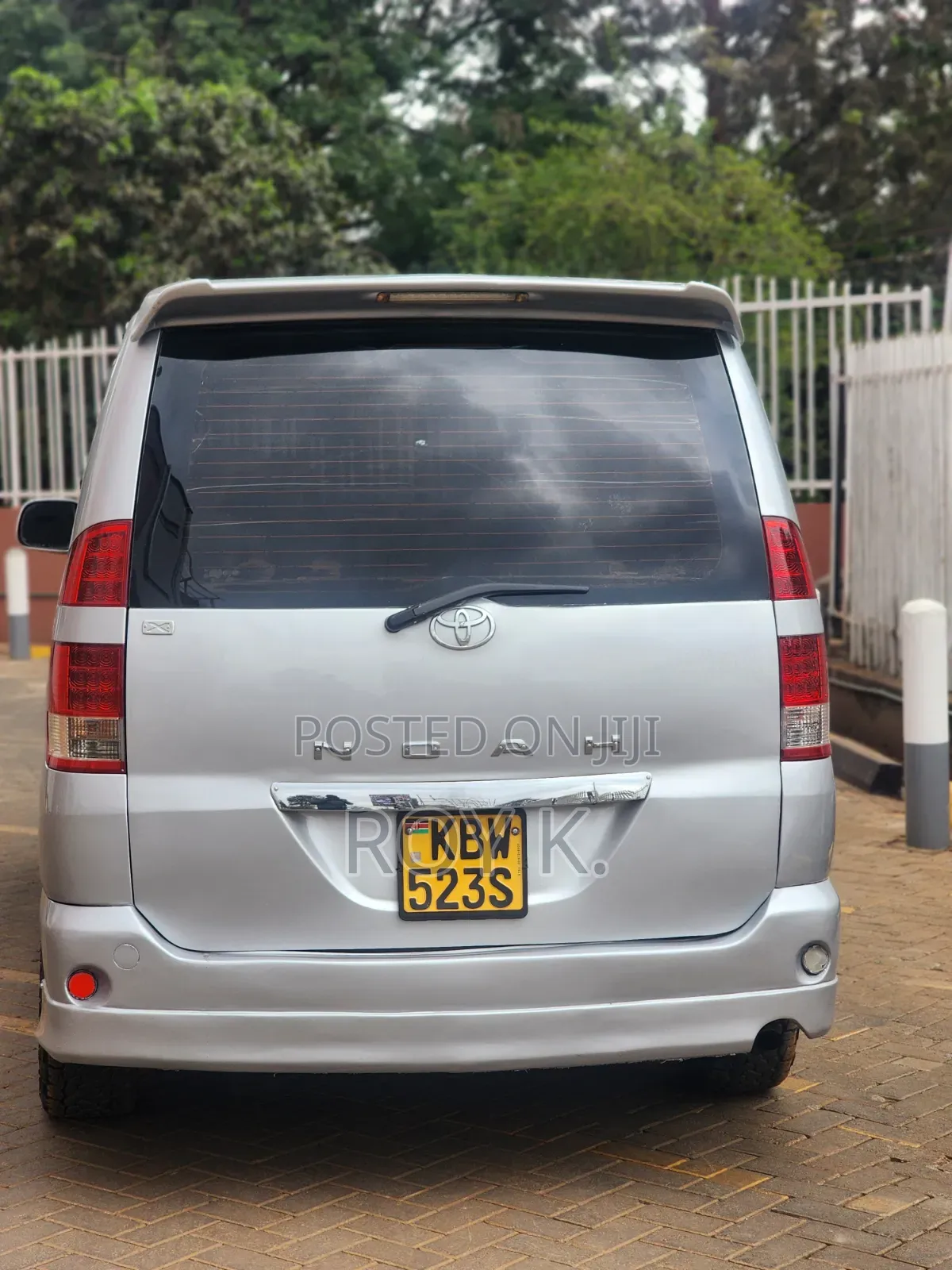 Toyota Noah 2.0 FWD (8 Seater) 2006 Silver