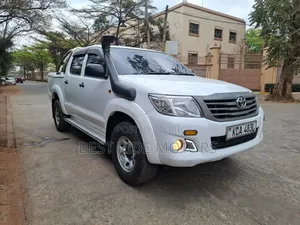 Toyota Hilux 2014 White