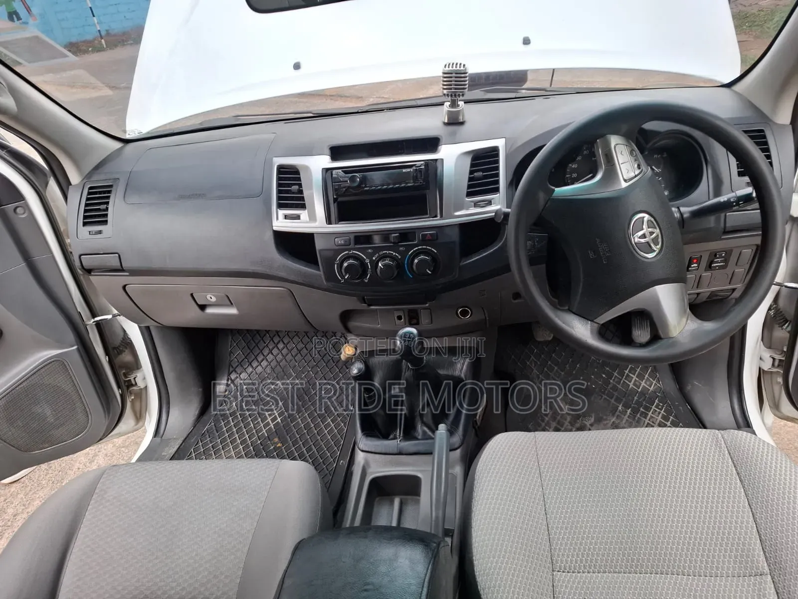Toyota Hilux 2014 White