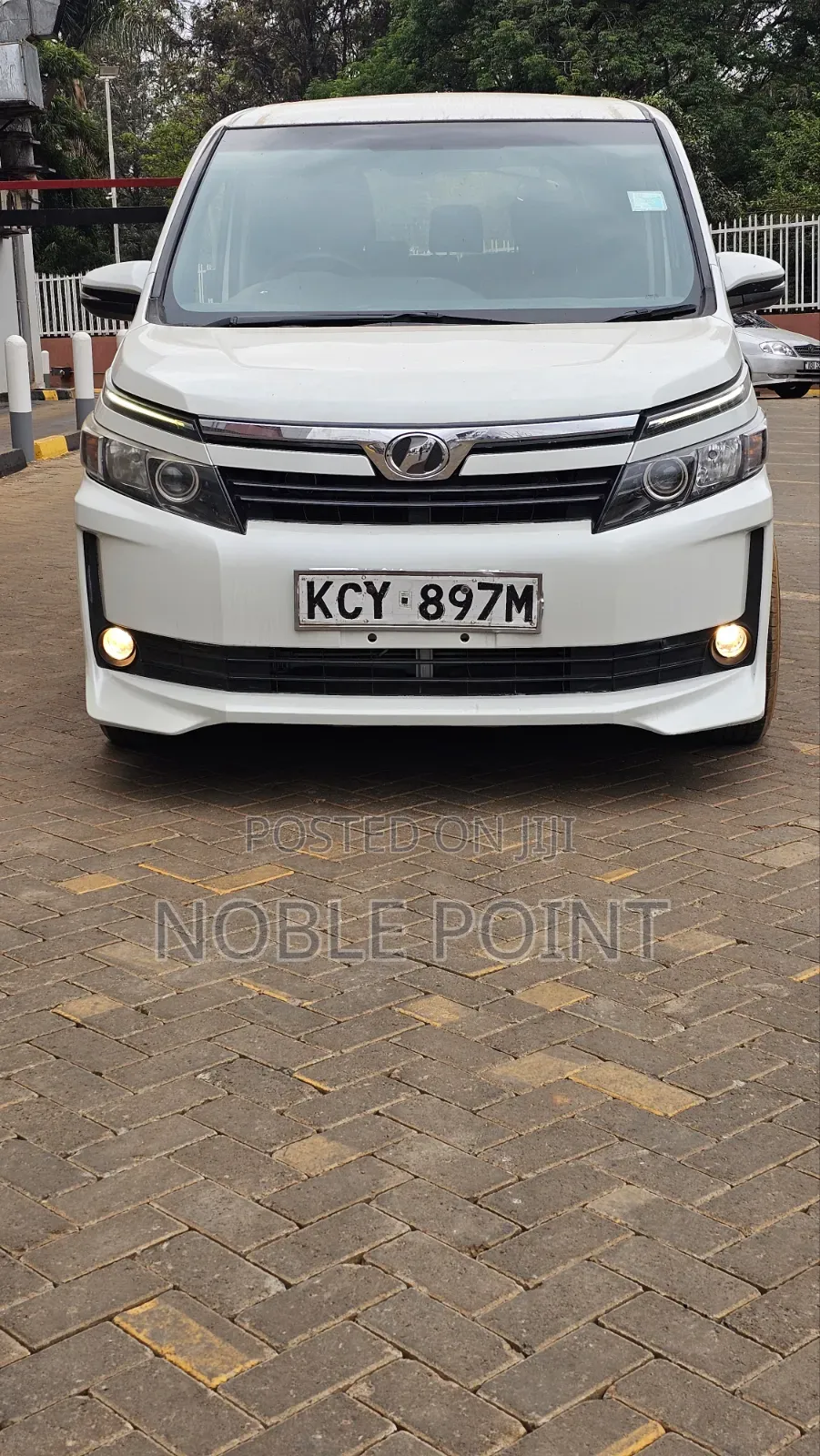 Toyota Voxy 2014 White