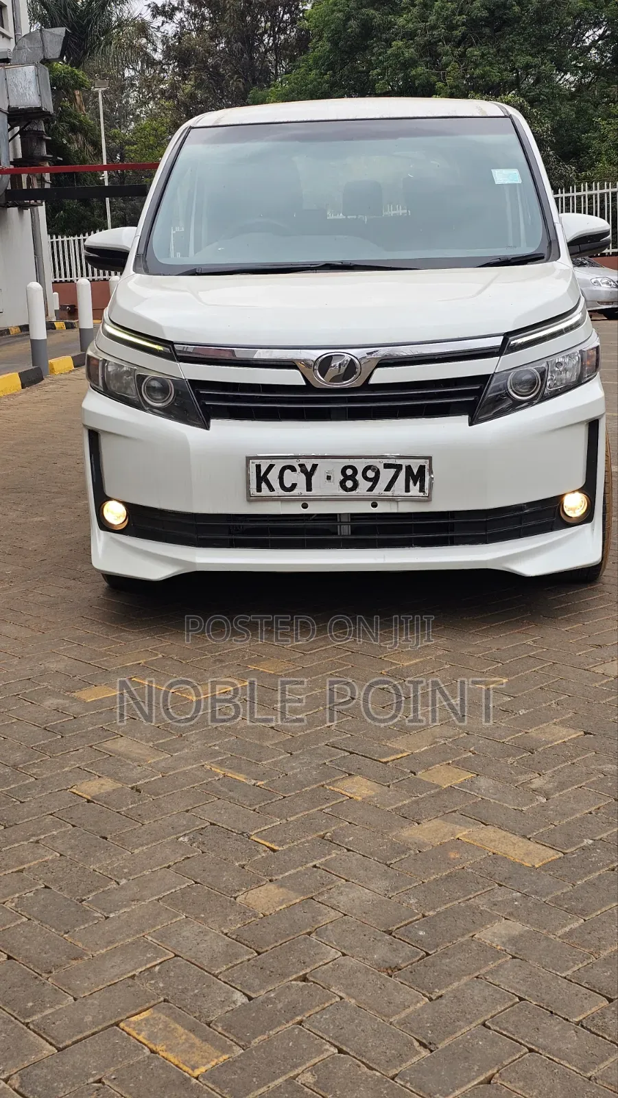 Toyota Voxy 2014 White