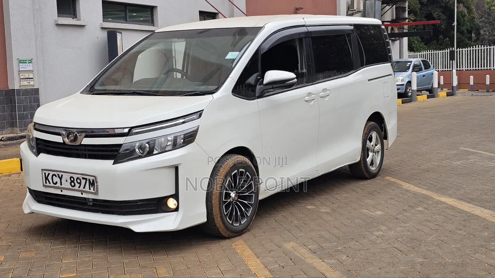 Toyota Voxy 2014 White