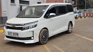 Toyota Voxy 2014 White