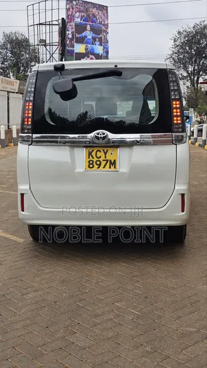 Toyota Voxy 2014 White