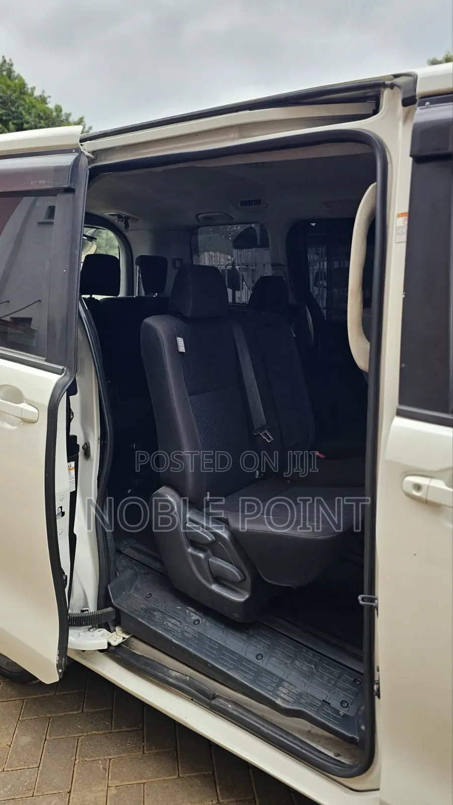 Toyota Voxy 2014 White