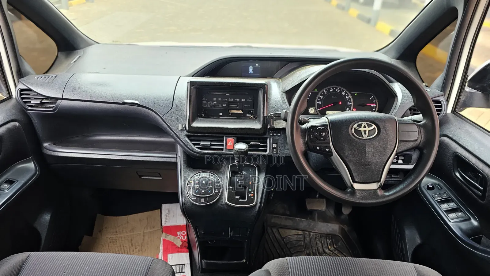 Toyota Voxy 2014 White