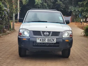 Nissan Hardbody 2011 White