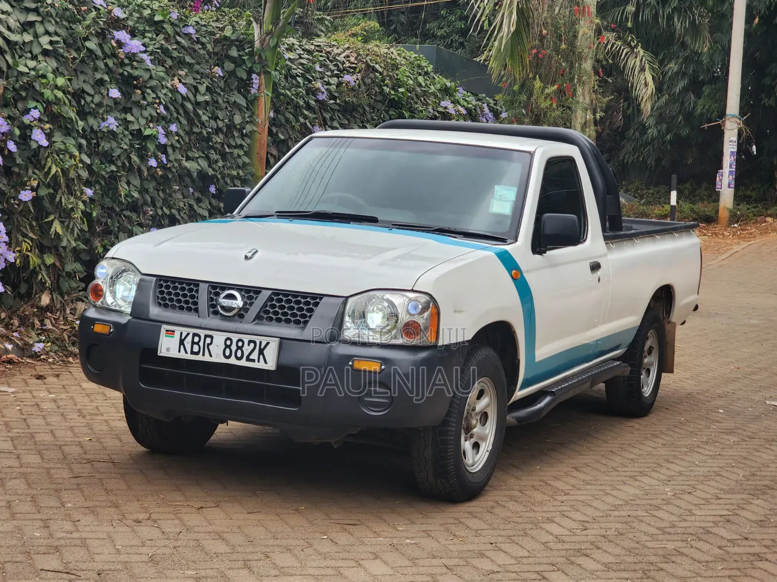 Nissan Hardbody 2011 White